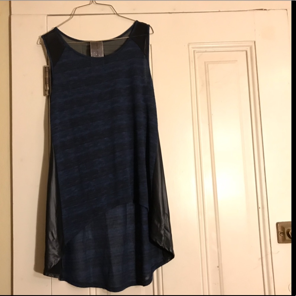 Extended tank top with leather details